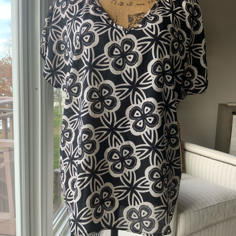 Bobeau Black and Cream Top Size Medium